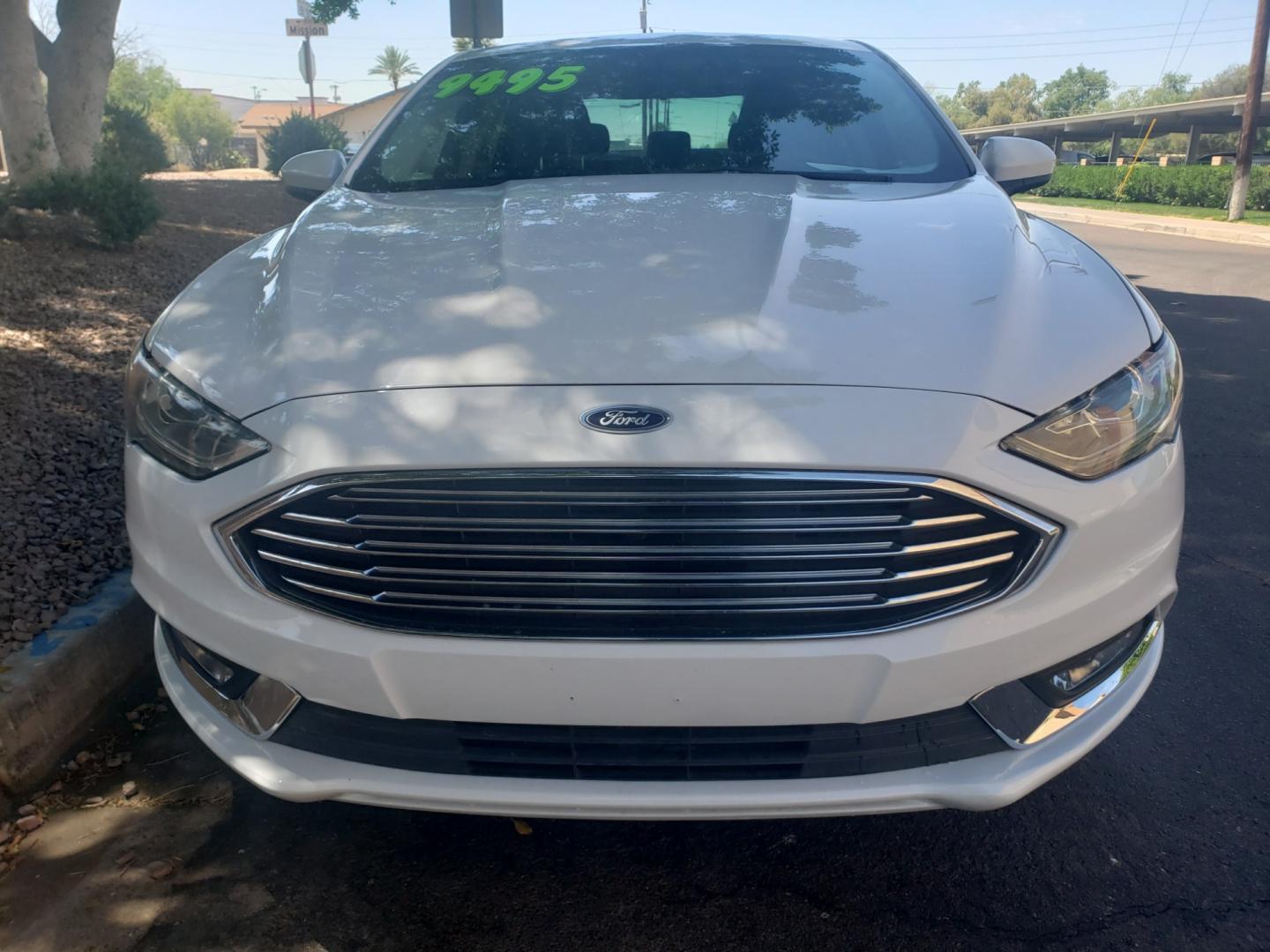 2017 WHITE /black Ford Fusion Hybrid SE hybrid (3FA6P0LUXHR) with an 2.4L L4 DOHC 16V engine, 6-Speed Automatic transmission, located at 323 E Dunlap Ave., Phoenix, AZ, 85020, (602) 331-9000, 33.567677, -112.069000 - Photo#1